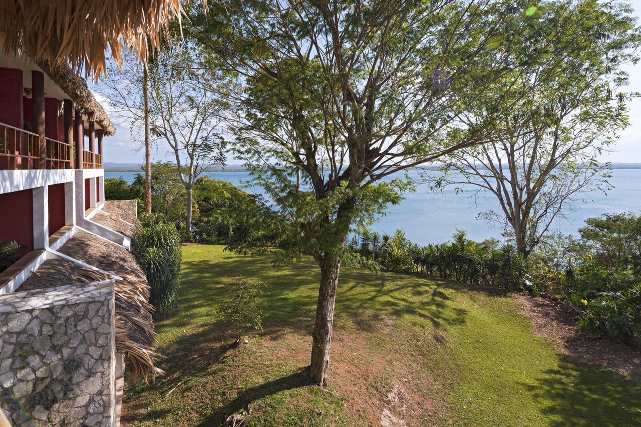 Отель Camino Real Tikal‎ Эль-Ремате Экстерьер фото